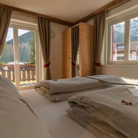 Hotel Garni Bergblick Braies  Esterno foto