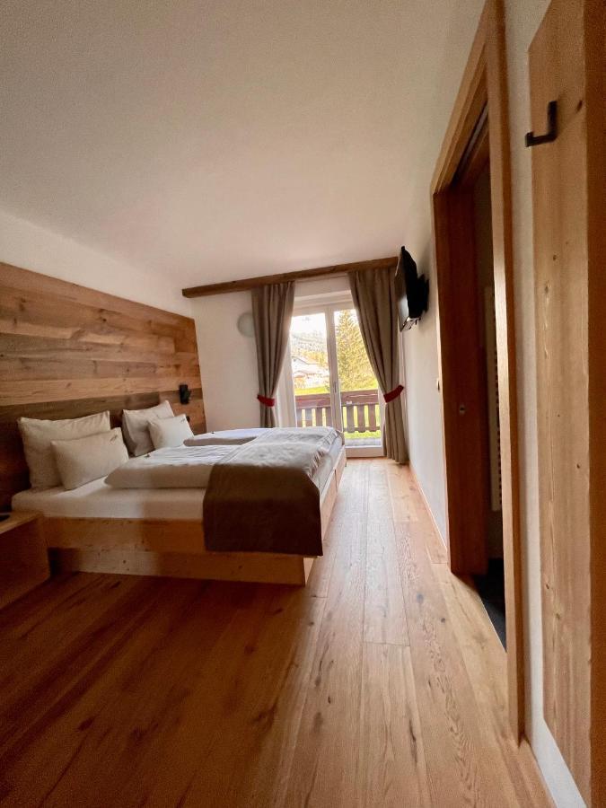 Hotel Garni Bergblick Braies  Esterno foto