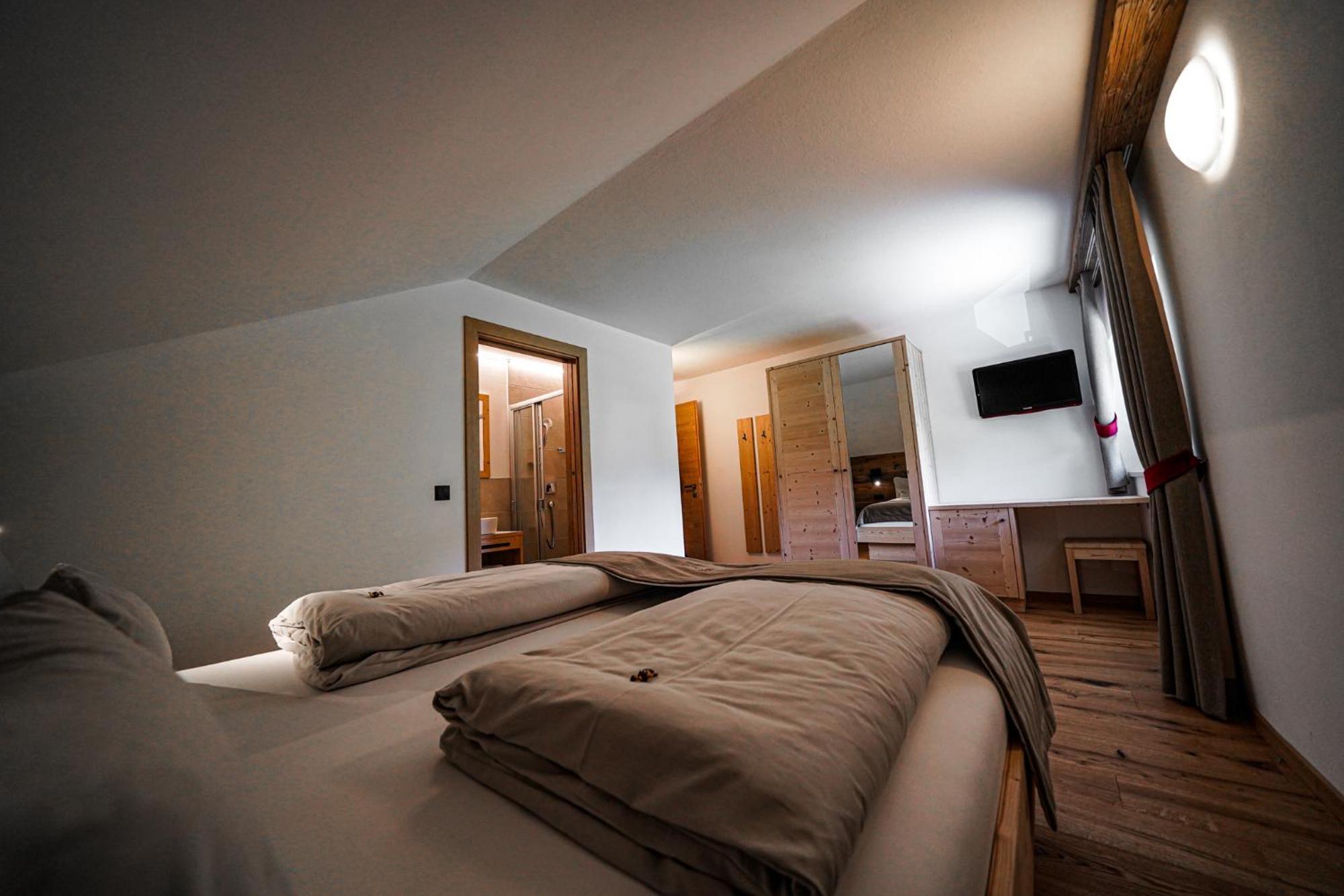 Hotel Garni Bergblick Braies  Esterno foto