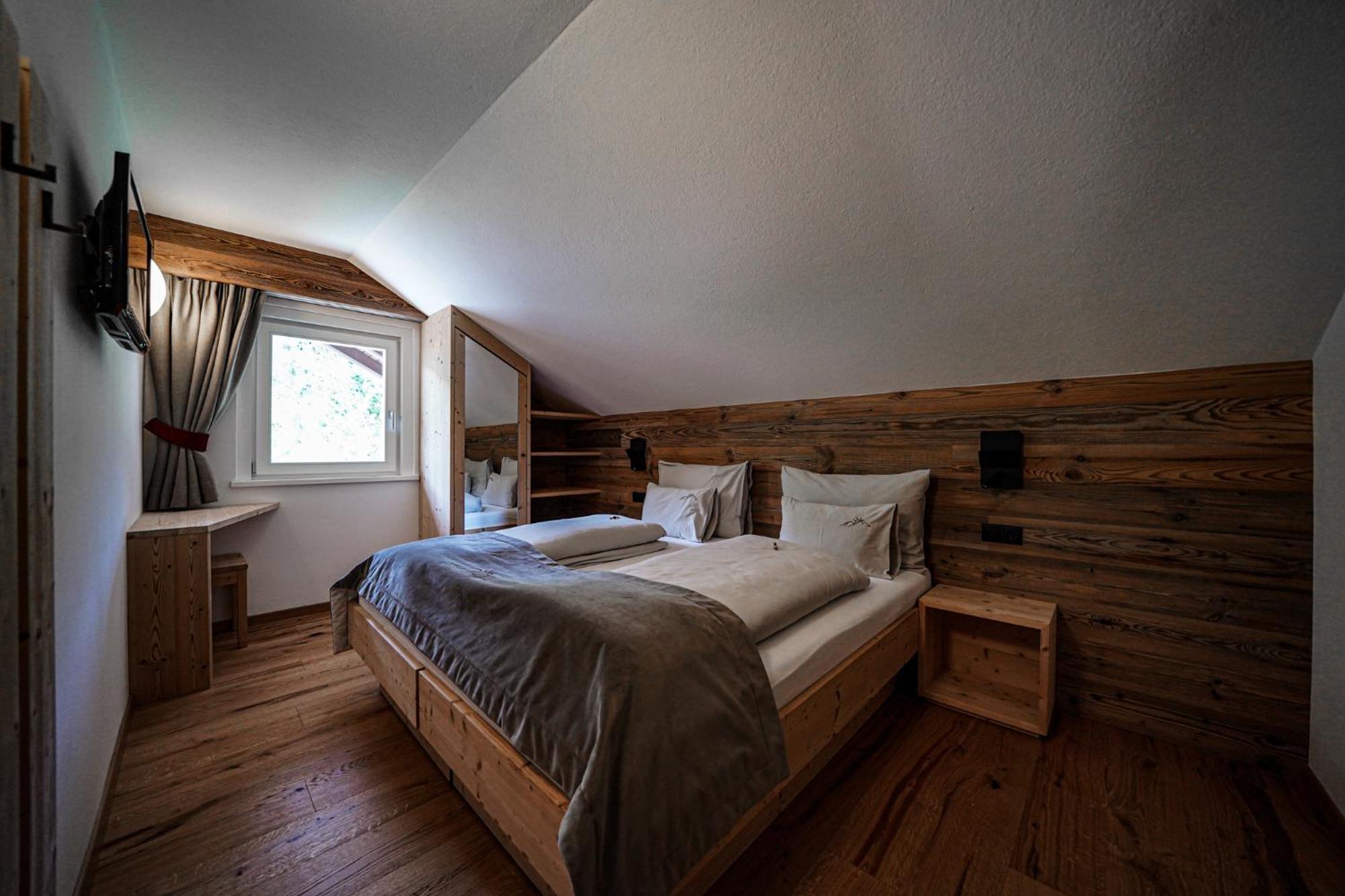 Hotel Garni Bergblick Braies  Esterno foto