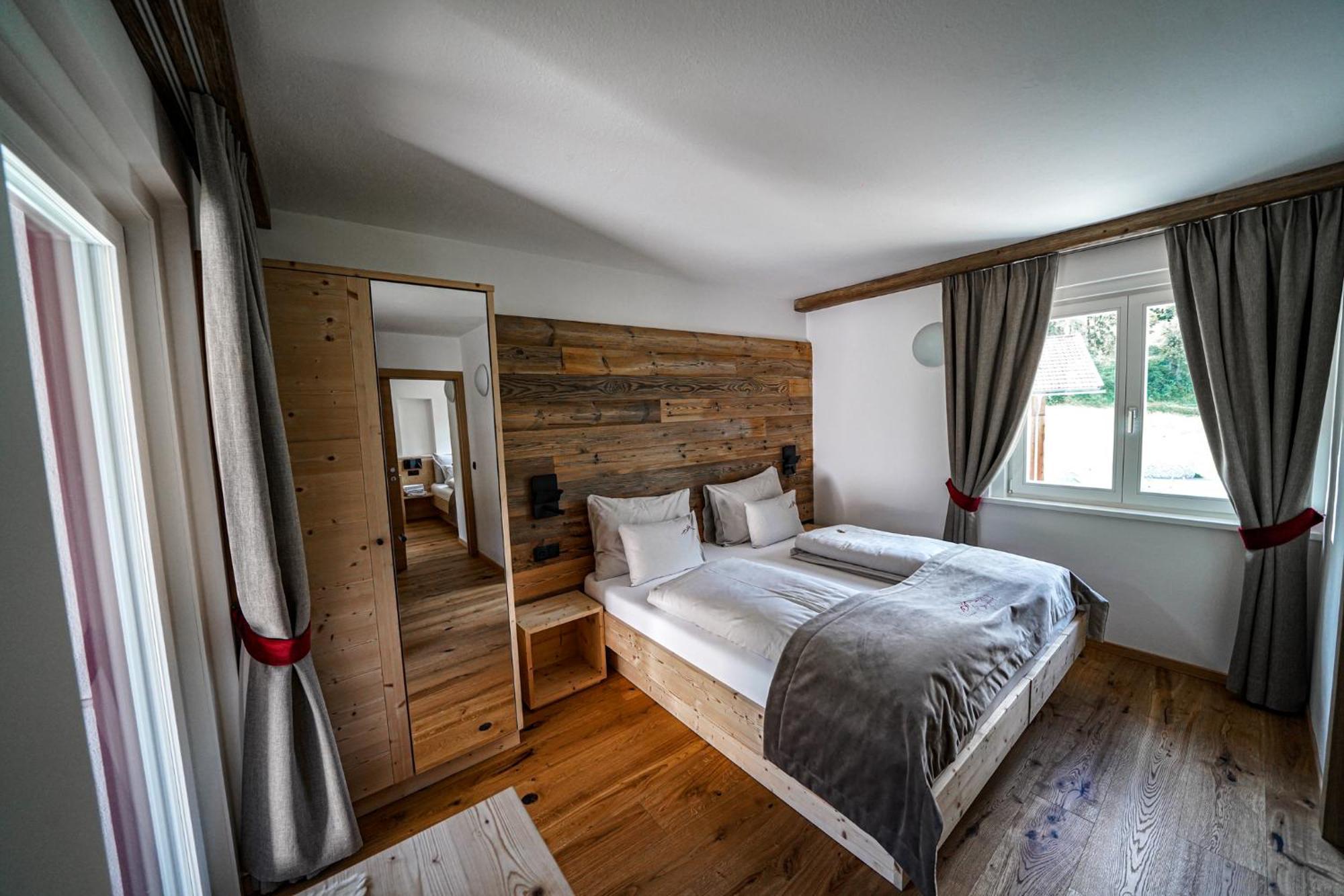 Hotel Garni Bergblick Braies  Esterno foto