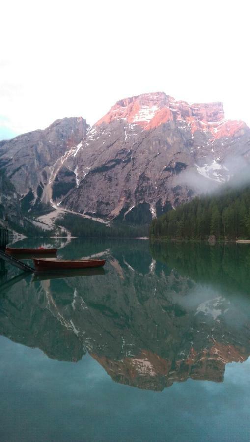 Hotel Garni Bergblick Braies  Esterno foto